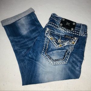 Miss Me Signature Cuffed Capris Medium Wash